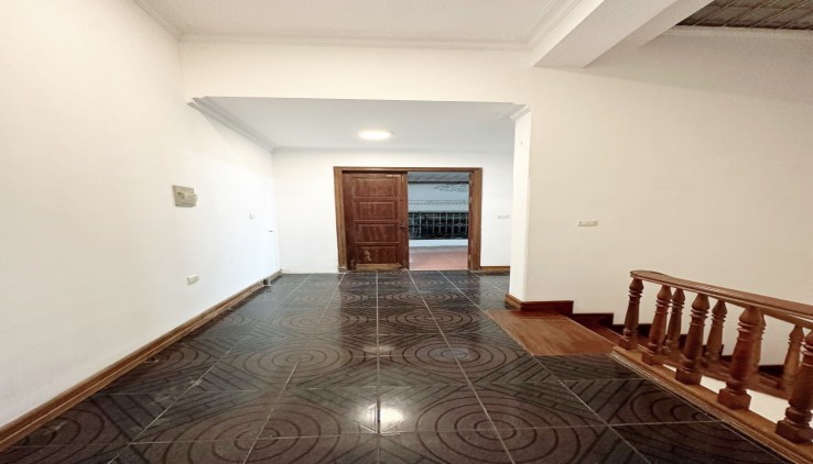 Cho thuê nhà nguyên căn Hoa Bằng, 70m2 x 4 tầng, 5 ngủ, vào được ngay
